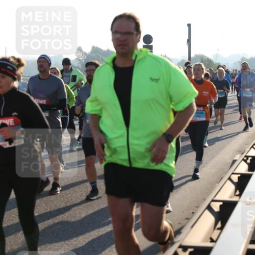 03.10.2025 - Köhlbrandbrückenlauf Lena Gebhardt http://msf.ph/oto/9066221 03.10.2025 09:23:00 Position 1 2024 meine-sportfotos.de