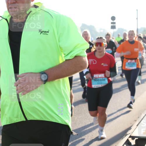 03.10.2025 - Köhlbrandbrückenlauf Lena Gebhardt http://msf.ph/oto/9066231 03.10.2025 09:23:00 Position 1 3310 meine-sportfotos.de