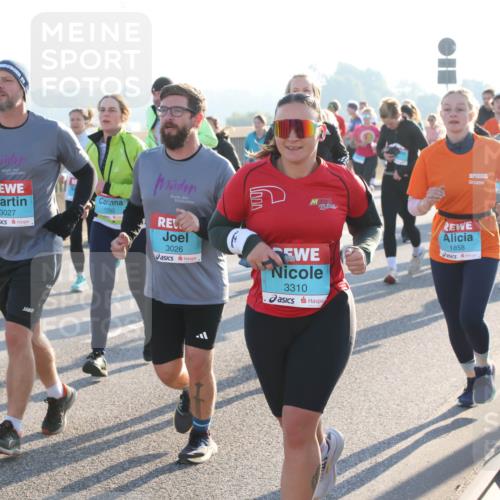 03.10.2025 - Köhlbrandbrückenlauf Lena Gebhardt http://msf.ph/oto/9066240 03.10.2025 09:23:01 Position 1 1792, 3027, 3026, 3310, 1858 meine-sportfotos.de