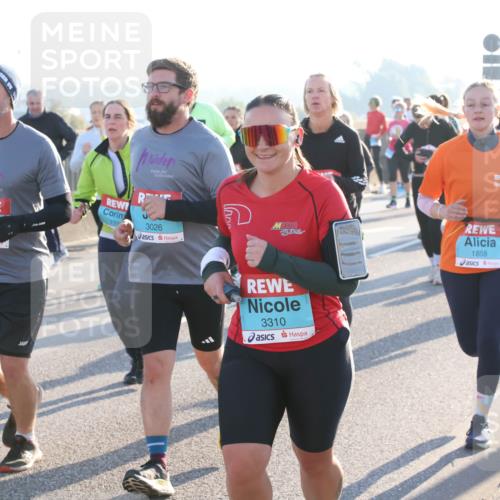 03.10.2025 - Köhlbrandbrückenlauf Lena Gebhardt http://msf.ph/oto/9066247 03.10.2025 09:23:01 Position 1 3027, 179, 3026, 3310, 1858 meine-sportfotos.de