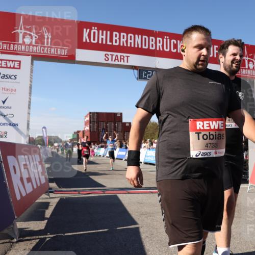 03.10.2025 - Köhlbrandbrückenlauf Lena Gebhardt http://msf.ph/oto/9066251 03.10.2025 13:29:47 Ziel 4629, 4660, 4714, 4720, 4733, 4825, 5119, 5120, 5260, 5333, 5574, 5930, 5944, 6066, 6093, 6215 meine-sportfotos.de