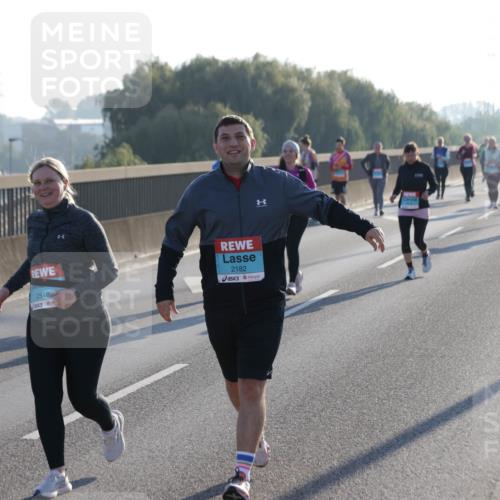 03.10.2025 - Köhlbrandbrückenlauf Jannik Wohlers http://msf.ph/oto/9066258 03.10.2025 09:27:11 Position 3 2548, 2182 meine-sportfotos.de