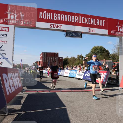 03.10.2025 - Köhlbrandbrückenlauf Lena Gebhardt http://msf.ph/oto/9066267 03.10.2025 13:29:49 Ziel 4629, 4660, 4714, 4720, 4733, 4825, 5119, 5120, 5260, 5333, 5574, 5930, 5944, 6066, 6093, 6215, 6234, 6698 meine-sportfotos.de