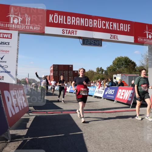 03.10.2025 - Köhlbrandbrückenlauf Lena Gebhardt http://msf.ph/oto/9066283 03.10.2025 13:29:50 Ziel 4629, 4660, 4714, 4720, 4733, 4825, 5119, 5120, 5260, 5333, 5574, 5587, 5621, 5930, 5944, 6066, 6234, 6698 meine-sportfotos.de