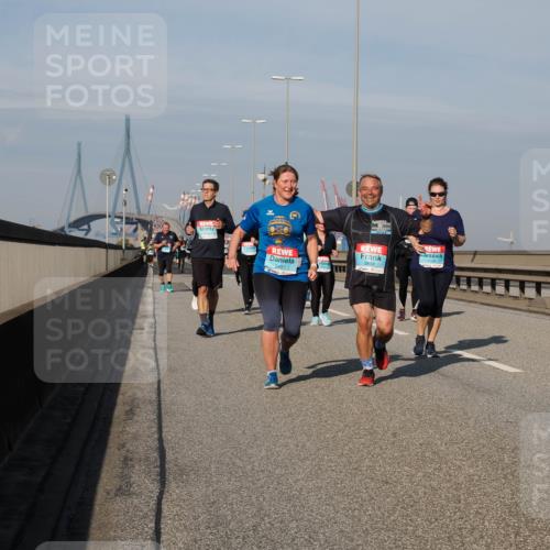 03.10.2025 - Köhlbrandbrückenlauf Fabian Wolf http://msf.ph/oto/9066287 03.10.2025 10:09:18 Position 3 2497, 2498 meine-sportfotos.de