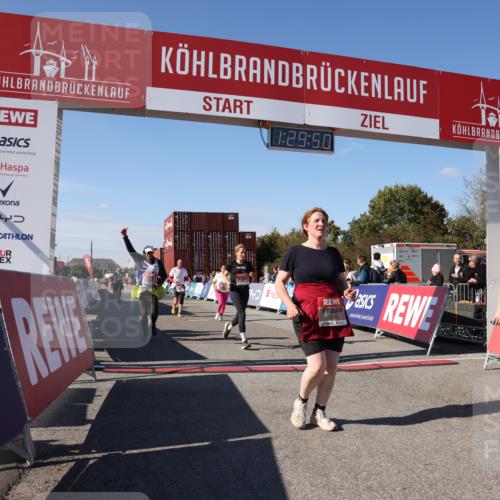 03.10.2025 - Köhlbrandbrückenlauf Lena Gebhardt http://msf.ph/oto/9066290 03.10.2025 13:29:50 Ziel 4629, 4660, 4714, 4720, 4733, 4825, 5119, 5120, 5260, 5333, 5574, 5587, 5621, 5930, 5944, 6066, 6234, 6698 meine-sportfotos.de