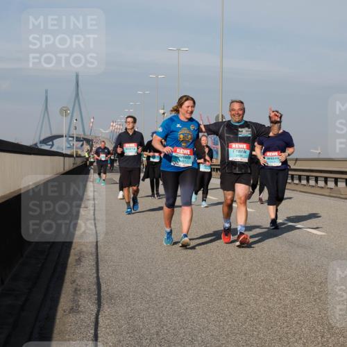 03.10.2025 - Köhlbrandbrückenlauf Fabian Wolf http://msf.ph/oto/9066293 03.10.2025 10:09:18 Position 3 497, 2498, 2339 meine-sportfotos.de
