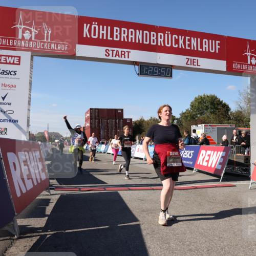 03.10.2025 - Köhlbrandbrückenlauf Lena Gebhardt http://msf.ph/oto/9066297 03.10.2025 13:29:50 Ziel 4629, 4660, 4714, 4720, 4733, 4825, 5119, 5120, 5260, 5333, 5574, 5587, 5621, 5930, 5944, 6066, 6234, 6698 meine-sportfotos.de
