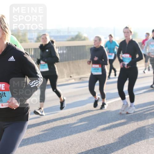 03.10.2025 - Köhlbrandbrückenlauf Lena Gebhardt http://msf.ph/oto/9066302 03.10.2025 09:23:03 Position 1 2758 meine-sportfotos.de