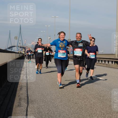 03.10.2025 - Köhlbrandbrückenlauf Fabian Wolf http://msf.ph/oto/9066304 03.10.2025 10:09:18 Position 3 2024, 2497, 2498, 2339 meine-sportfotos.de