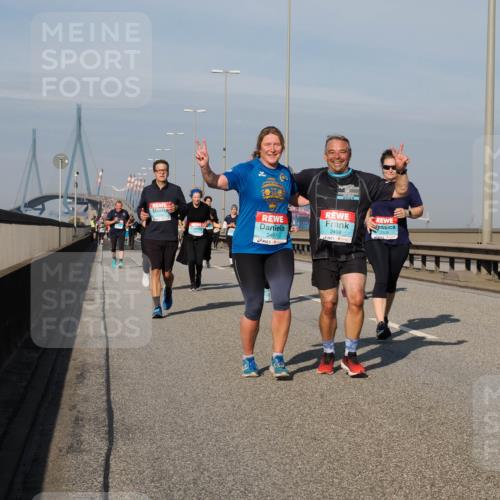 03.10.2025 - Köhlbrandbrückenlauf Fabian Wolf http://msf.ph/oto/9066309 03.10.2025 10:09:19 Position 3 2024, 2497, 2498, 2339 meine-sportfotos.de