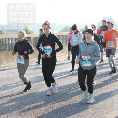 03.10.2025 - Köhlbrandbrückenlauf Lena Gebhardt http://msf.ph/oto/9066310 03.10.2025 09:23:03 Position 1 2122, 1720, 2051, 1479, 3214, 3213, 2448 meine-sportfotos.de