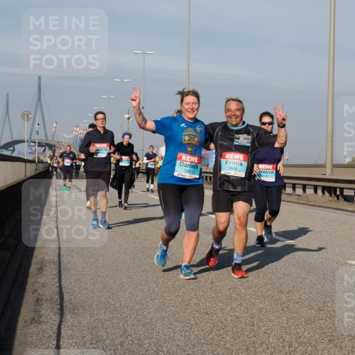 03.10.2025 - Köhlbrandbrückenlauf Fabian Wolf http://msf.ph/oto/9066314 03.10.2025 10:09:19 Position 3 2024, 2497, 2498, 2339 meine-sportfotos.de