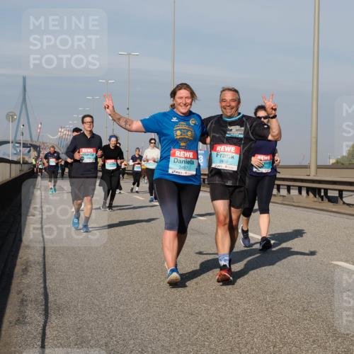 03.10.2025 - Köhlbrandbrückenlauf Fabian Wolf http://msf.ph/oto/9066319 03.10.2025 10:09:19 Position 3 2024, 2497, 2498 meine-sportfotos.de