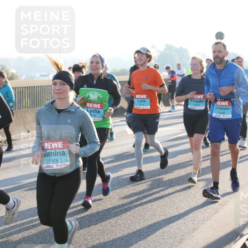 03.10.2025 - Köhlbrandbrückenlauf Lena Gebhardt http://msf.ph/oto/9066322 03.10.2025 09:23:04 Position 1 2051, 1479, 619, 3214, 3213, 2448 meine-sportfotos.de