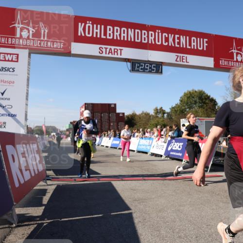 03.10.2025 - Köhlbrandbrückenlauf Lena Gebhardt http://msf.ph/oto/9066323 03.10.2025 13:29:51 Ziel 4629, 4660, 4714, 4720, 4733, 4825, 5119, 5120, 5260, 5333, 5574, 5587, 5621, 5930, 5944, 6066, 6234, 6570, 6698 meine-sportfotos.de