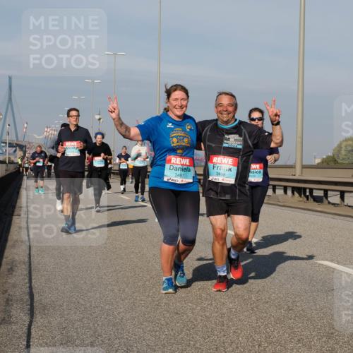 03.10.2025 - Köhlbrandbrückenlauf Fabian Wolf http://msf.ph/oto/9066325 03.10.2025 10:09:19 Position 3 2024, 2497, 2498, 2339 meine-sportfotos.de
