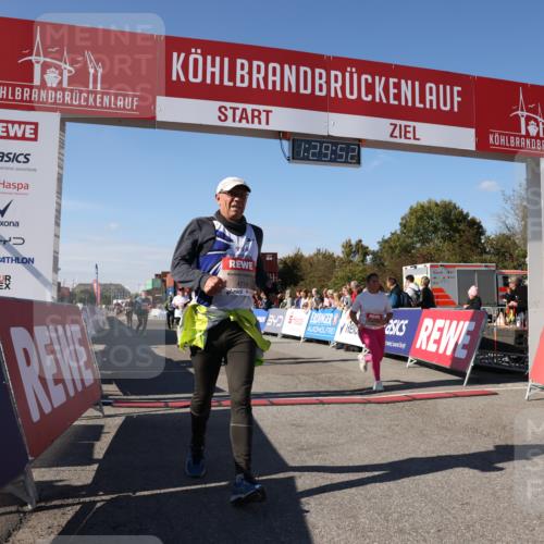 03.10.2025 - Köhlbrandbrückenlauf Lena Gebhardt http://msf.ph/oto/9066333 03.10.2025 13:29:53 Ziel 4629, 4660, 4714, 4720, 4733, 4825, 5119, 5120, 5260, 5333, 5574, 5587, 5621, 5930, 5944, 6066, 6234, 6570, 6698 meine-sportfotos.de