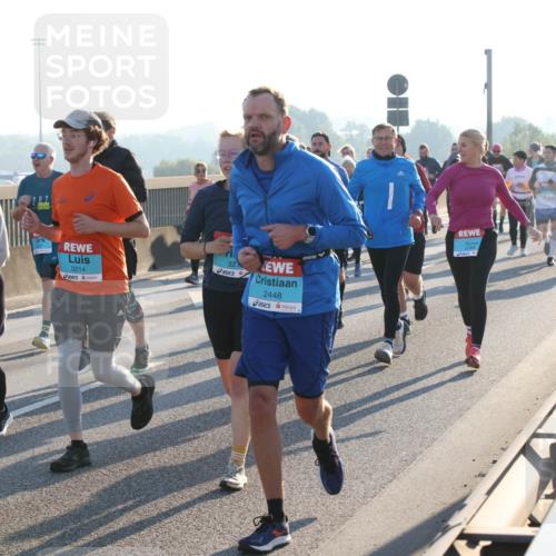 03.10.2025 - Köhlbrandbrückenlauf Lena Gebhardt http://msf.ph/oto/9066339 03.10.2025 09:23:05 Position 1 3619, 3214, 32, 2448, 3783 meine-sportfotos.de