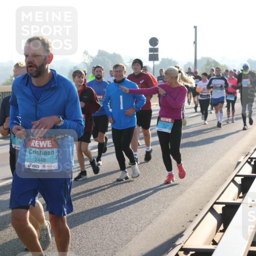 03.10.2025 - Köhlbrandbrückenlauf Lena Gebhardt http://msf.ph/oto/9066348 03.10.2025 09:23:05 Position 1 3214, 2448 meine-sportfotos.de