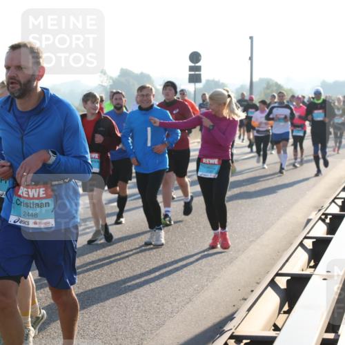 03.10.2025 - Köhlbrandbrückenlauf Lena Gebhardt http://msf.ph/oto/9066351 03.10.2025 09:23:05 Position 1 4, 2448 meine-sportfotos.de