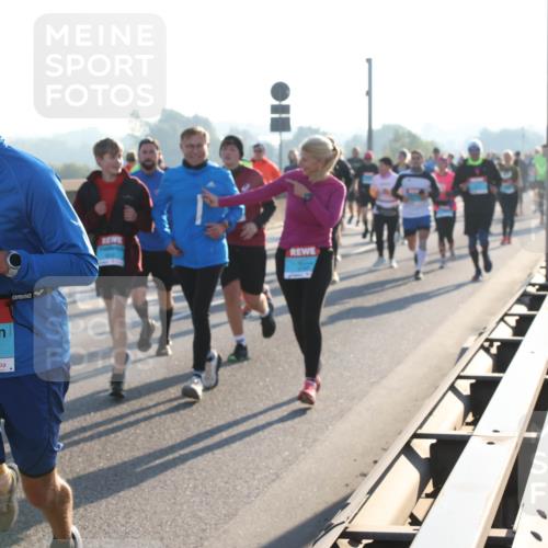 03.10.2025 - Köhlbrandbrückenlauf Lena Gebhardt http://msf.ph/oto/9066357 03.10.2025 09:23:05 Position 1 2448 meine-sportfotos.de