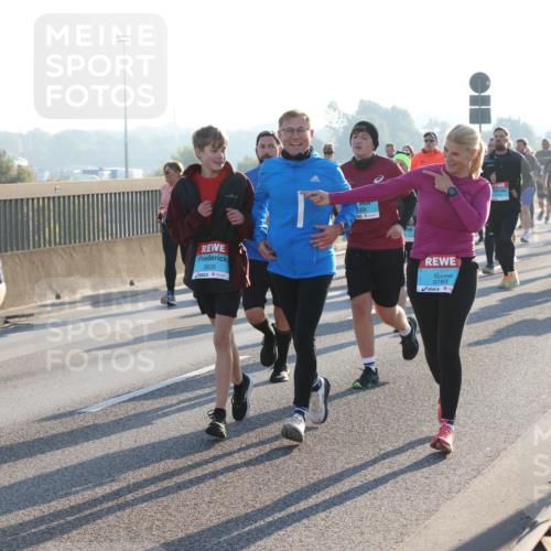 03.10.2025 - Köhlbrandbrückenlauf Lena Gebhardt http://msf.ph/oto/9066373 03.10.2025 09:23:06 Position 1 3635, 3783 meine-sportfotos.de