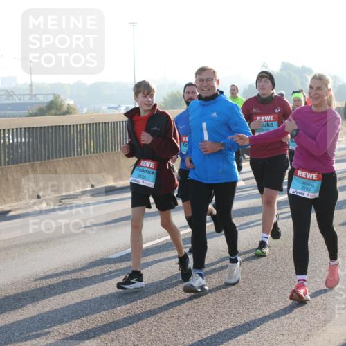 03.10.2025 - Köhlbrandbrückenlauf Lena Gebhardt http://msf.ph/oto/9066379 03.10.2025 09:23:06 Position 1 59, 3635, 3783 meine-sportfotos.de