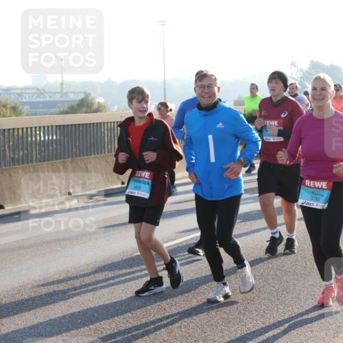 03.10.2025 - Köhlbrandbrückenlauf Lena Gebhardt http://msf.ph/oto/9066387 03.10.2025 09:23:07 Position 1 1759, 3635, 3783 meine-sportfotos.de