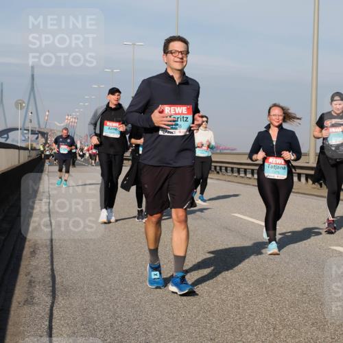 03.10.2025 - Köhlbrandbrückenlauf Fabian Wolf http://msf.ph/oto/9066389 03.10.2025 10:09:22 Position 3 58, 2375, 3754 meine-sportfotos.de