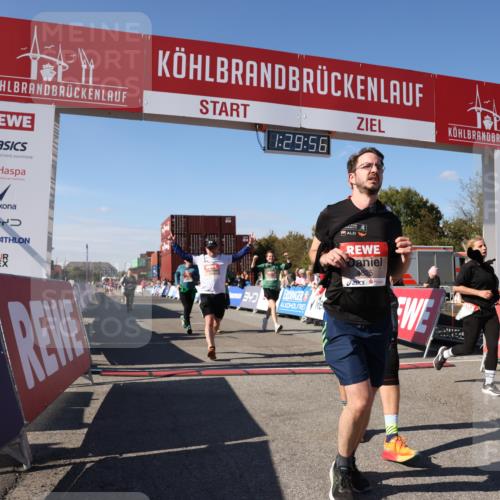 03.10.2025 - Köhlbrandbrückenlauf Lena Gebhardt http://msf.ph/oto/9066396 03.10.2025 13:29:56 Ziel 4714, 4825, 5260, 5333, 5369, 5574, 5587, 5621, 5930, 5944, 6066, 6234, 6570, 6698 meine-sportfotos.de