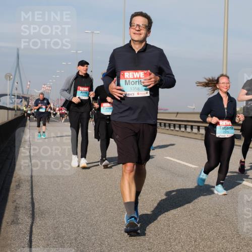 03.10.2025 - Köhlbrandbrückenlauf Fabian Wolf http://msf.ph/oto/9066399 03.10.2025 10:09:23 Position 3 2526, 1358, 2375 meine-sportfotos.de