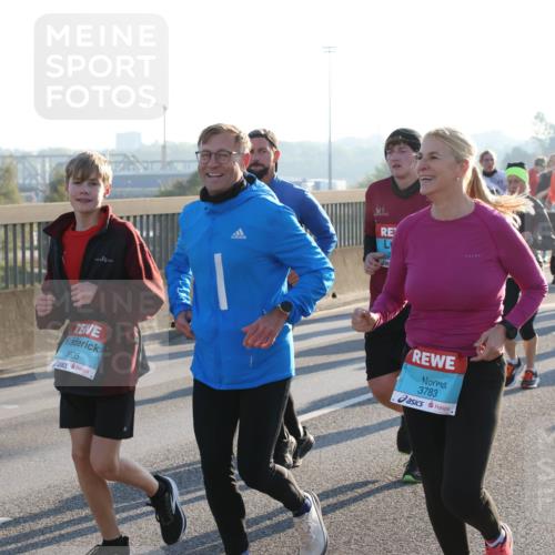 03.10.2025 - Köhlbrandbrückenlauf Lena Gebhardt http://msf.ph/oto/9066401 03.10.2025 09:23:07 Position 1 3635, 3783 meine-sportfotos.de