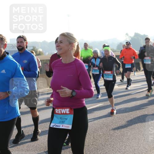 03.10.2025 - Köhlbrandbrückenlauf Lena Gebhardt http://msf.ph/oto/9066411 03.10.2025 09:23:08 Position 1 3783 meine-sportfotos.de