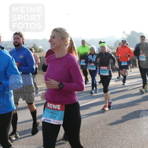 03.10.2025 - Köhlbrandbrückenlauf Lena Gebhardt http://msf.ph/oto/9066414 03.10.2025 09:23:08 Position 1 3783 meine-sportfotos.de