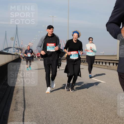 03.10.2025 - Köhlbrandbrückenlauf Fabian Wolf http://msf.ph/oto/9066420 03.10.2025 10:09:24 Position 3 2526, 2557 meine-sportfotos.de