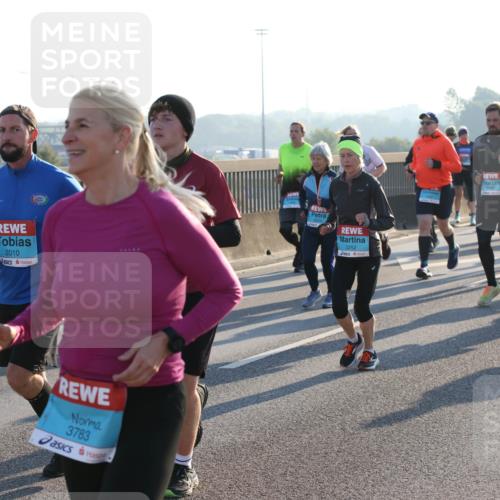 03.10.2025 - Köhlbrandbrückenlauf Lena Gebhardt http://msf.ph/oto/9066421 03.10.2025 09:23:08 Position 1 2010, 3783, 3252 meine-sportfotos.de