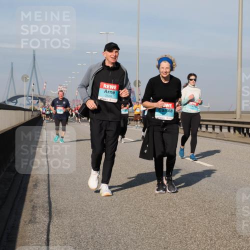 03.10.2025 - Köhlbrandbrückenlauf Fabian Wolf http://msf.ph/oto/9066431 03.10.2025 10:09:24 Position 3 2526, 2557 meine-sportfotos.de