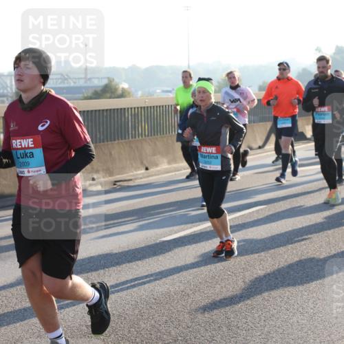 03.10.2025 - Köhlbrandbrückenlauf Lena Gebhardt http://msf.ph/oto/9066432 03.10.2025 09:23:08 Position 1 2009, 3252 meine-sportfotos.de