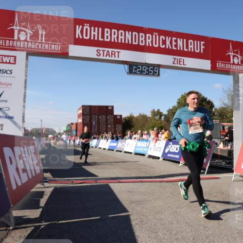 03.10.2025 - Köhlbrandbrückenlauf Lena Gebhardt http://msf.ph/oto/9066433 03.10.2025 13:29:59 Ziel 4459, 4714, 4825, 5369, 5587, 5621, 5930, 5944, 6066, 6234, 6570, 6698 meine-sportfotos.de