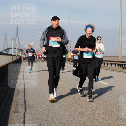 03.10.2025 - Köhlbrandbrückenlauf Fabian Wolf http://msf.ph/oto/9066436 03.10.2025 10:09:25 Position 3 2526, 2557 meine-sportfotos.de