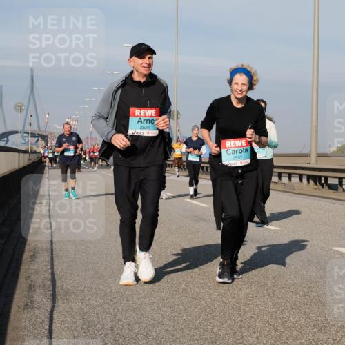 03.10.2025 - Köhlbrandbrückenlauf Fabian Wolf http://msf.ph/oto/9066440 03.10.2025 10:09:25 Position 3 2526, 2557 meine-sportfotos.de