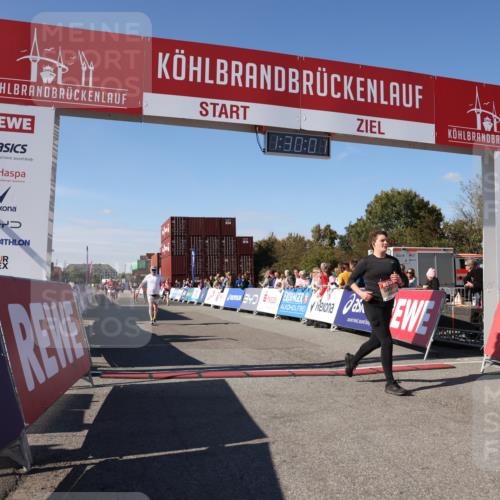 03.10.2025 - Köhlbrandbrückenlauf Lena Gebhardt http://msf.ph/oto/9066457 03.10.2025 13:30:01 Ziel 4459, 4825, 5369, 5398, 5587, 5621, 5930, 5944, 6234, 6570, 6698 meine-sportfotos.de