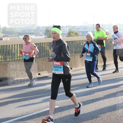 03.10.2025 - Köhlbrandbrückenlauf Lena Gebhardt http://msf.ph/oto/9066472 03.10.2025 09:23:10 Position 1 3252, 3570, 3144 meine-sportfotos.de
