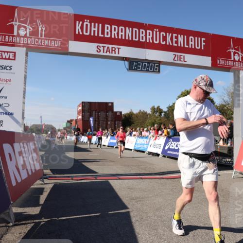 03.10.2025 - Köhlbrandbrückenlauf Lena Gebhardt http://msf.ph/oto/9066497 03.10.2025 13:30:07 Ziel 4459, 5038, 5151, 5153, 5161, 5369, 5398, 6570 meine-sportfotos.de