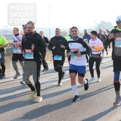 03.10.2025 - Köhlbrandbrückenlauf Lena Gebhardt http://msf.ph/oto/9066499 03.10.2025 09:23:10 Position 1 3570, 3144, 1820, 3148, 3843 meine-sportfotos.de