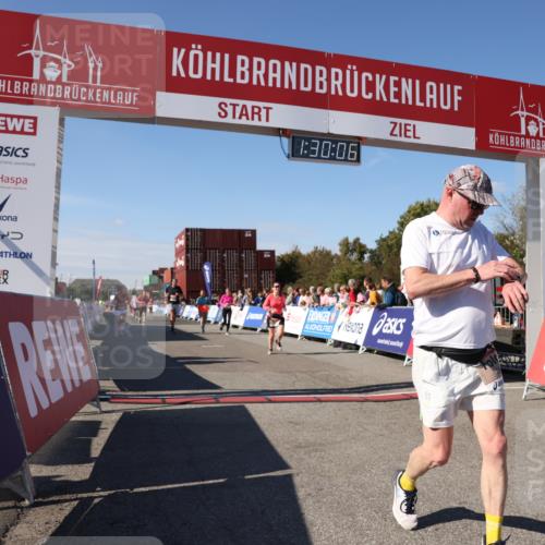 03.10.2025 - Köhlbrandbrückenlauf Lena Gebhardt http://msf.ph/oto/9066504 03.10.2025 13:30:07 Ziel 4459, 5038, 5151, 5153, 5161, 5369, 5398, 6570 meine-sportfotos.de