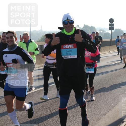 03.10.2025 - Köhlbrandbrückenlauf Lena Gebhardt http://msf.ph/oto/9066525 03.10.2025 09:23:11 Position 1 148, 1820, 3843, 1804 meine-sportfotos.de