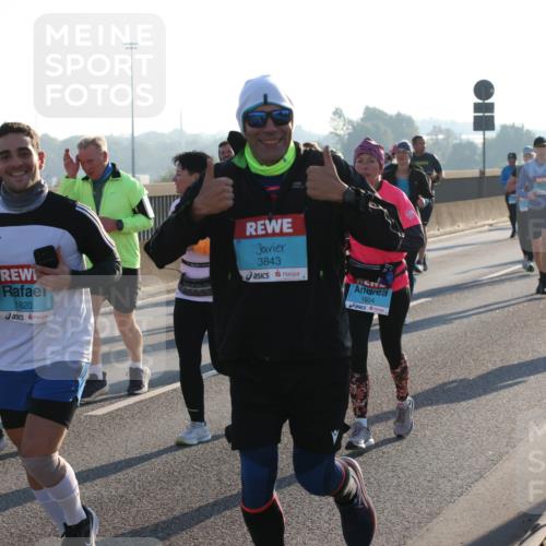 03.10.2025 - Köhlbrandbrückenlauf Lena Gebhardt http://msf.ph/oto/9066531 03.10.2025 09:23:11 Position 1 1820, 3843, 1804 meine-sportfotos.de