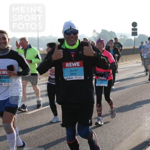 03.10.2025 - Köhlbrandbrückenlauf Lena Gebhardt http://msf.ph/oto/9066534 03.10.2025 09:23:11 Position 1 1820, 3843, 1804 meine-sportfotos.de